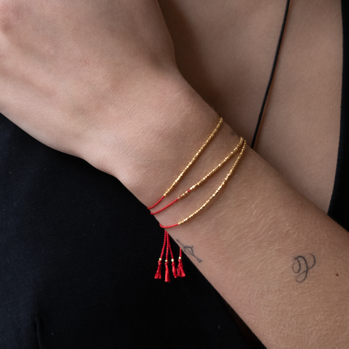Delicate gold bracelet with silk cord