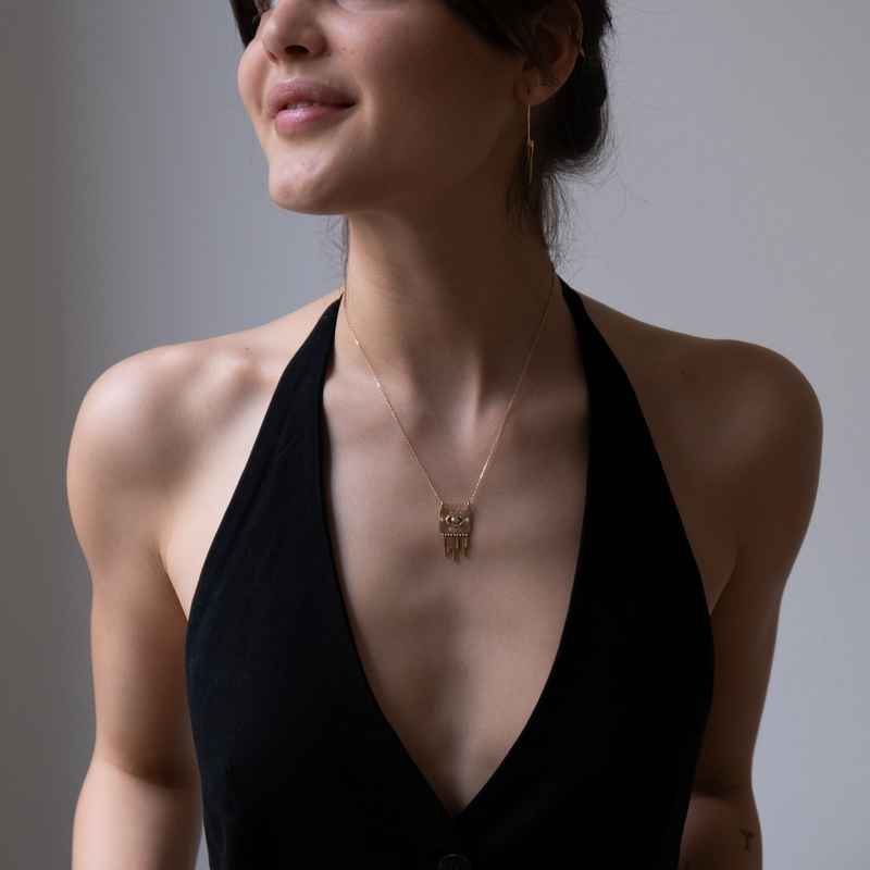White Sapphire eye plate pendant necklace with white diamonds