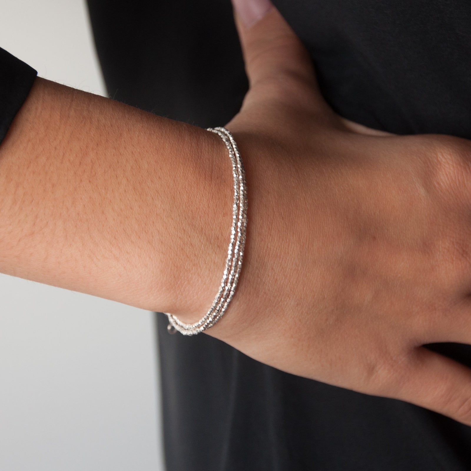 アクセサリー Silver Beaded Bracelet / Medium Time and Tru Women's Silver-Tone Beaded Stretch Bracelet Set