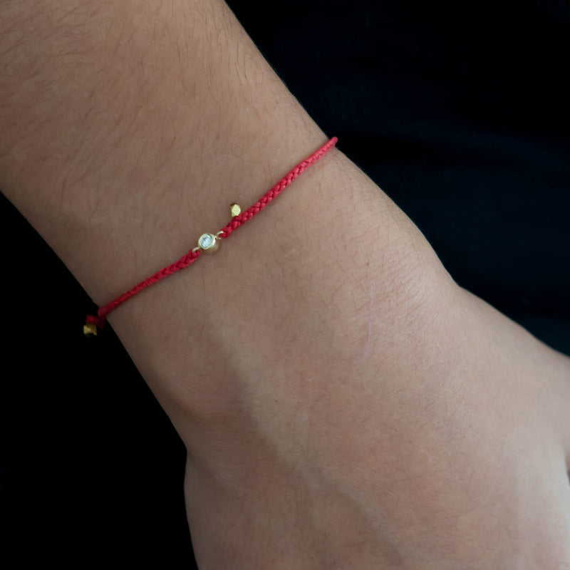 Amazon.com: Shonyin Red String Good Luck Bracelet Women 7 knots Kabbalah  Protection Thread Handmade String Bracelets for Women Men Girls Boys Family  Friends 2 PCS: Clothing, Shoes & Jewelry